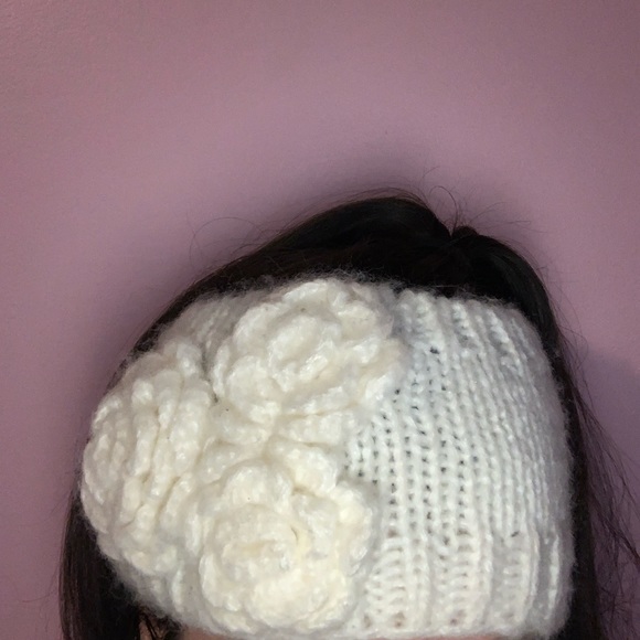 Warm knitted white headband ❄️ - Picture 2 of 3